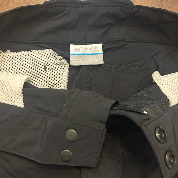 Columbia Women's Black Cargo Shorts Size 6 - Picture 4 of 4